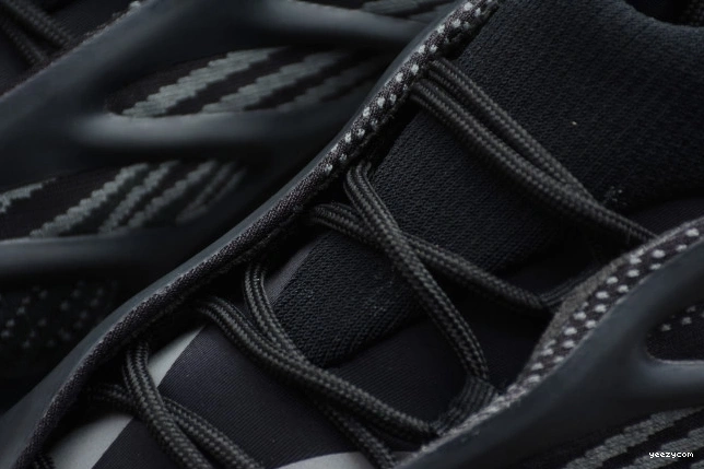 V3 Yeezy 700 Boost Black Adidas H67799 0710
